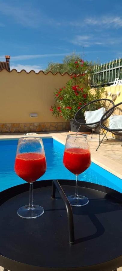 Holiday Home "Mala Kuca " With Heated Pool Pula Buitenkant foto