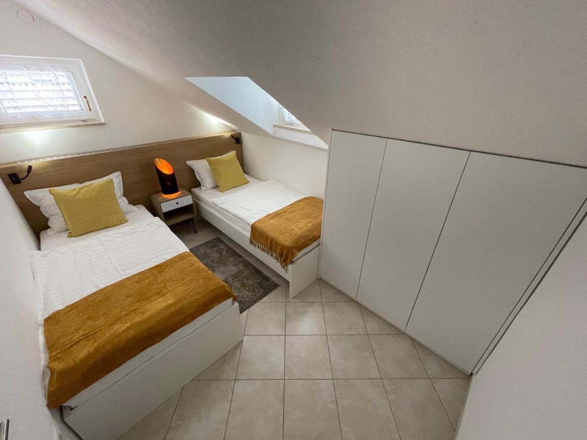 Holiday Home "Mala Kuca " With Heated Pool Pula Buitenkant foto