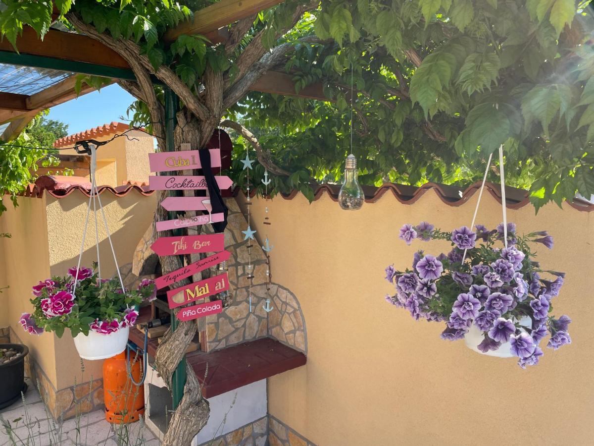 Holiday Home "Mala Kuca " With Heated Pool Pula Buitenkant foto