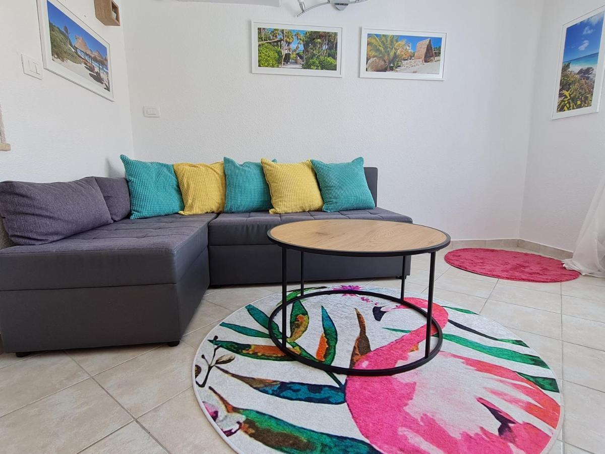 Holiday Home "Mala Kuca " With Heated Pool Pula Buitenkant foto