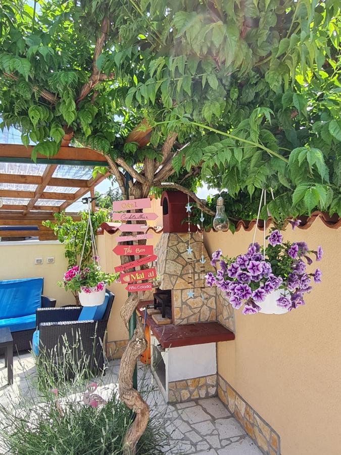 Holiday Home "Mala Kuca " With Heated Pool Pula Buitenkant foto