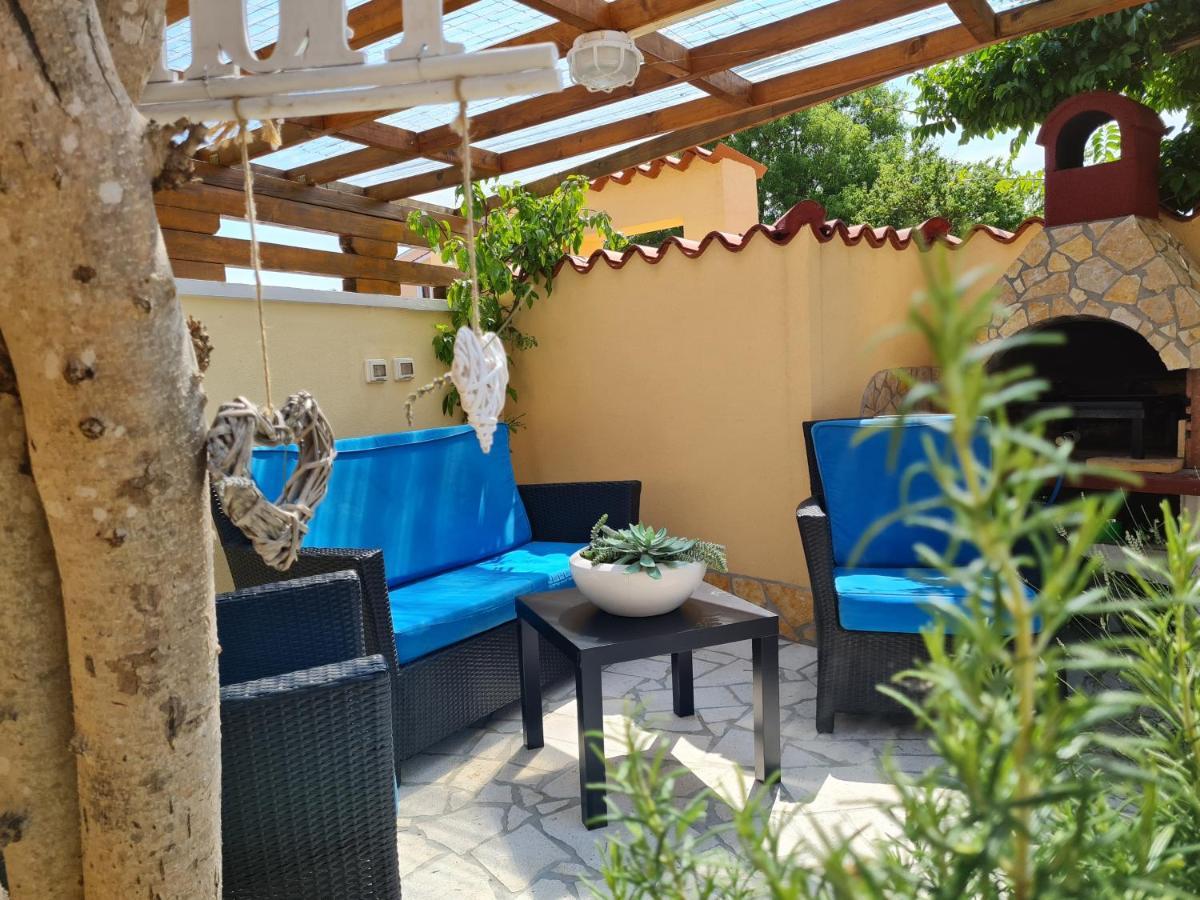 Holiday Home "Mala Kuca " With Heated Pool Pula Buitenkant foto