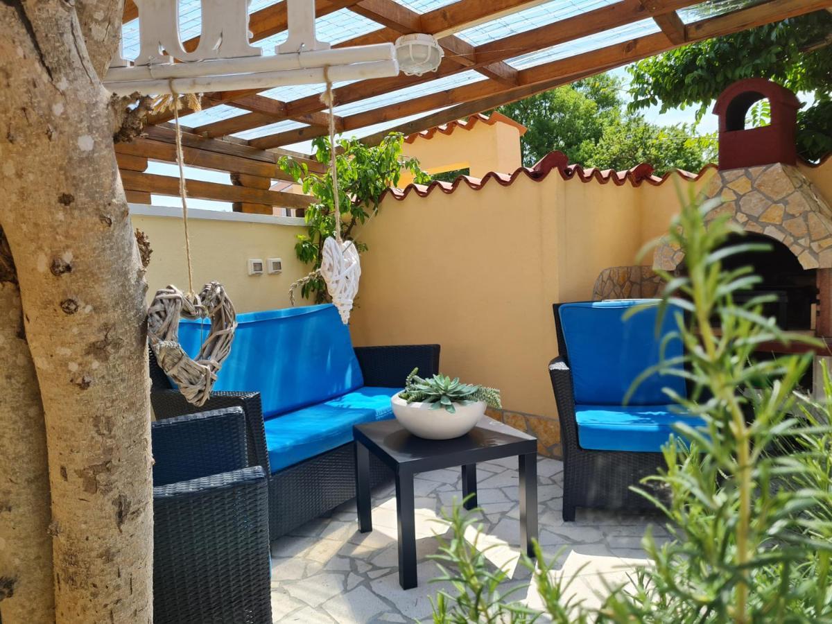 Holiday Home "Mala Kuca " With Heated Pool Pula Buitenkant foto