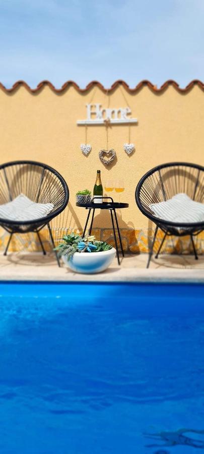 Holiday Home "Mala Kuca " With Heated Pool Pula Buitenkant foto