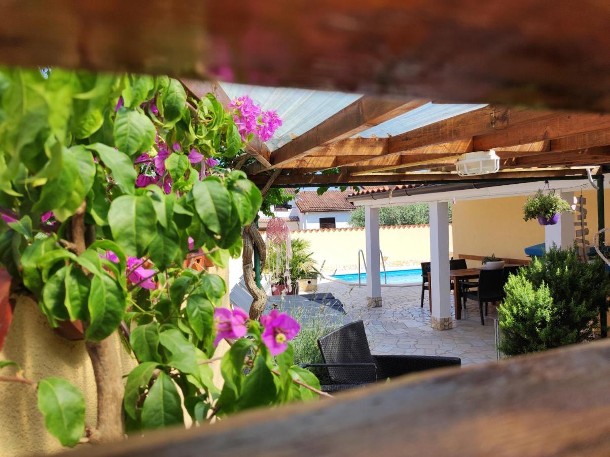 Holiday Home "Mala Kuca " With Heated Pool Pula Buitenkant foto