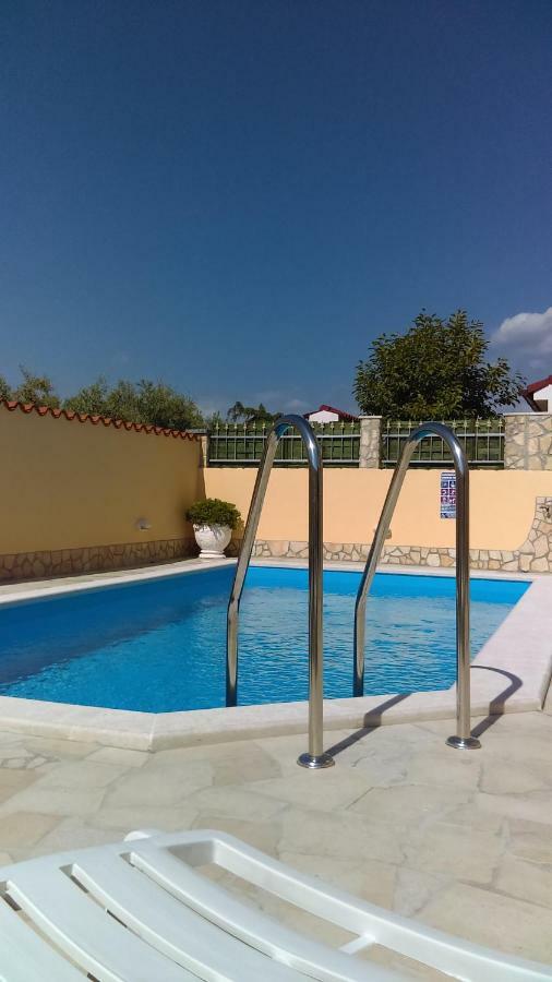 Holiday Home "Mala Kuca " With Heated Pool Pula Buitenkant foto
