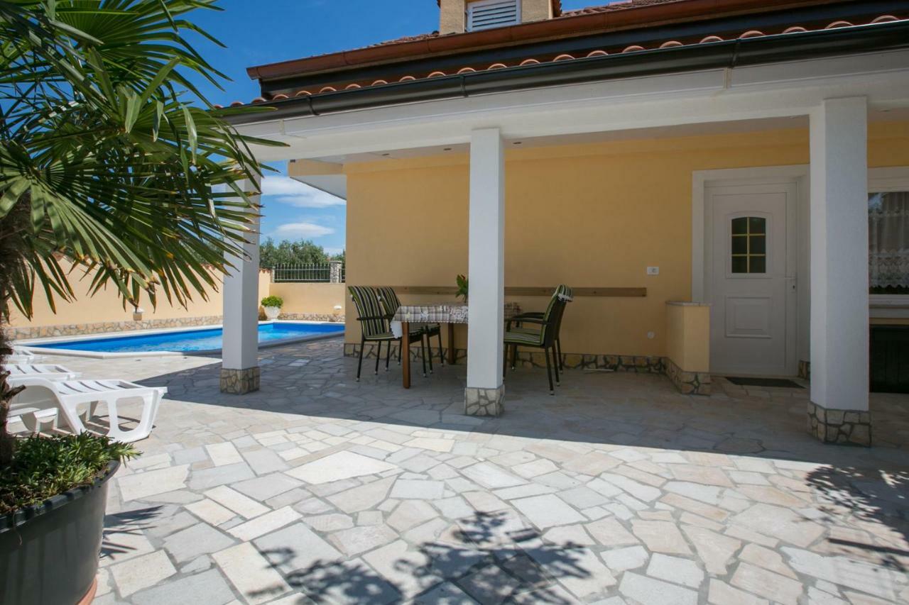 Holiday Home "Mala Kuca " With Heated Pool Pula Buitenkant foto